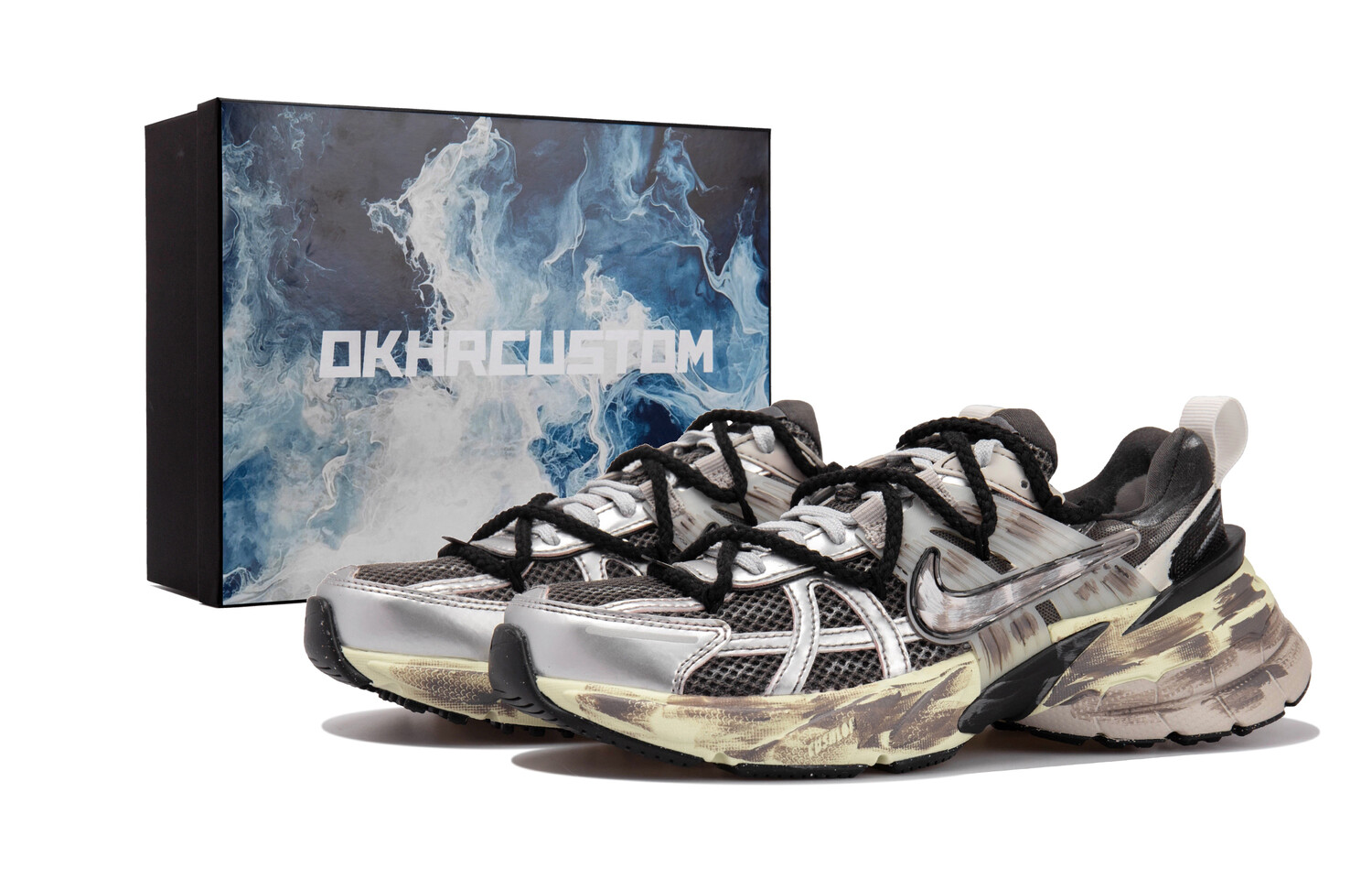 

Кроссовки для бега V2K Run женские с низким верхом серые/черные Nike