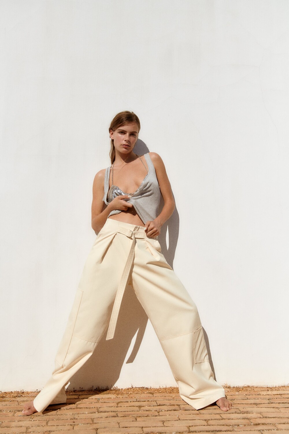 

Узкие брюки белые с высокой посадкой Zara, светло-бежевый, Белый