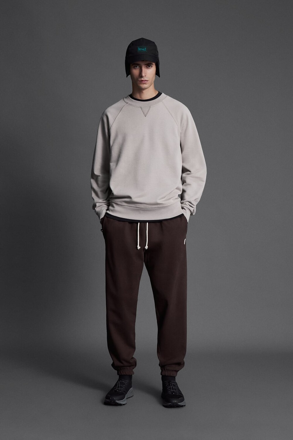 

Спортивная толстовка с круглым вырезом ZARA, кэмел