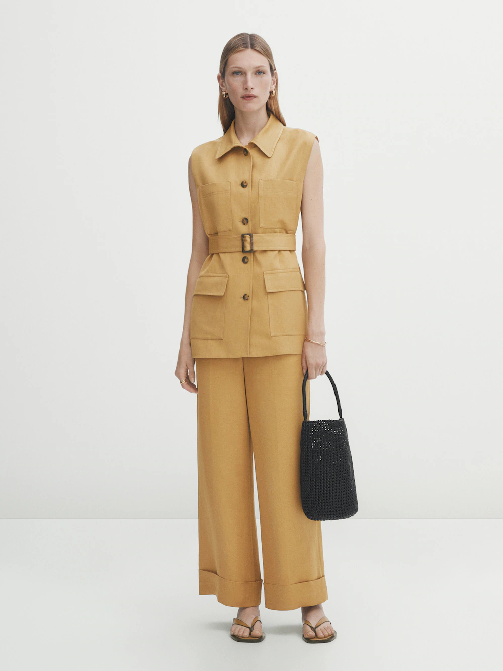 

Костюмный жилет с поясом и четырьми карманами Massimo Dutti
