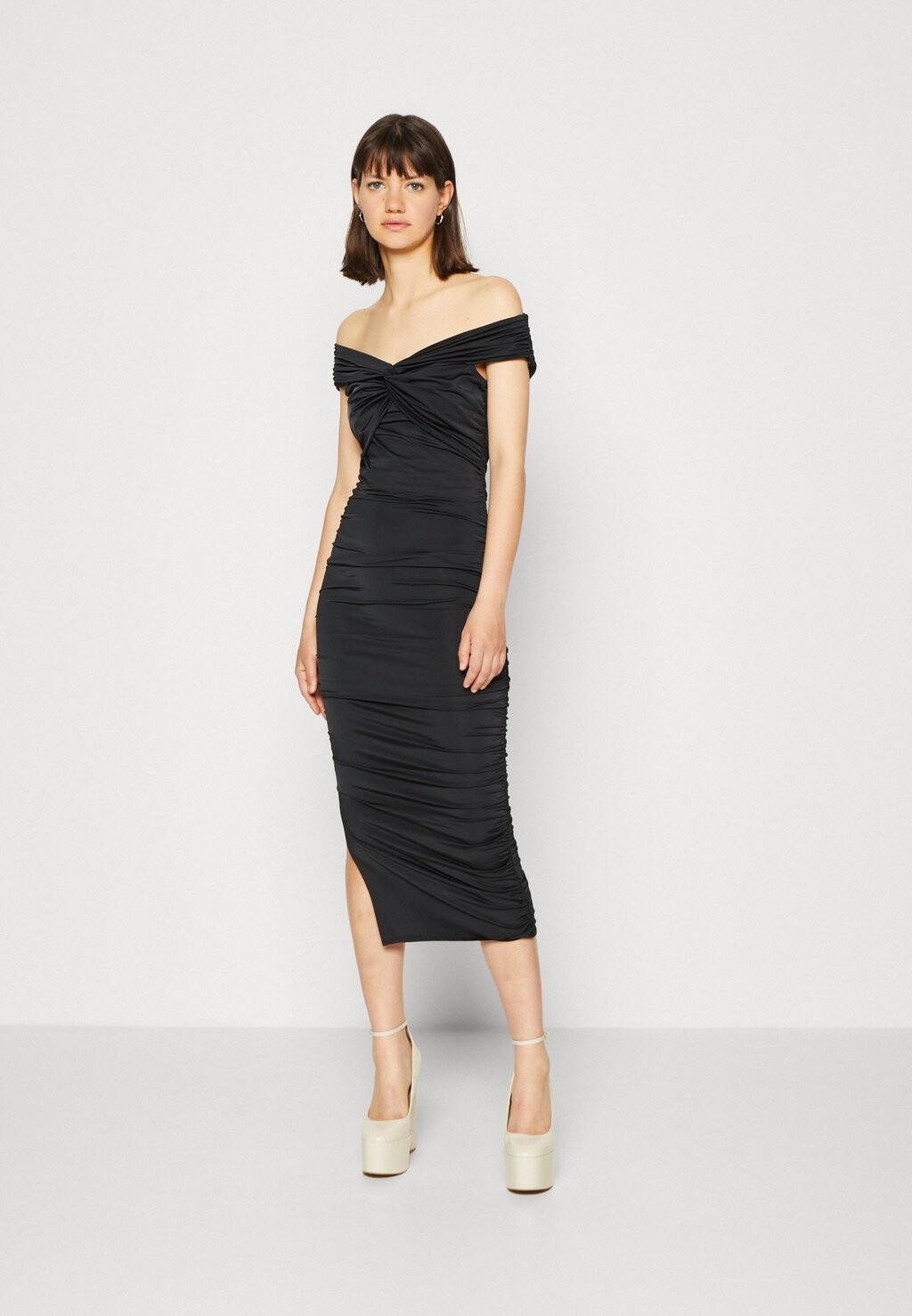 

Праздничное платье Gina Tricot, черный