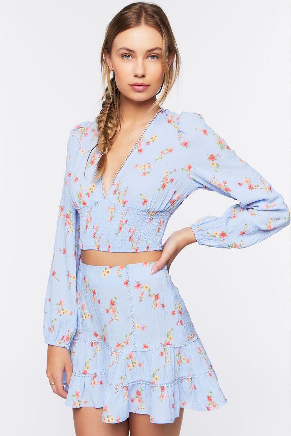 

Комплект из укороченного топа и мини-юбки с цветочным принтом Forever 21, синий