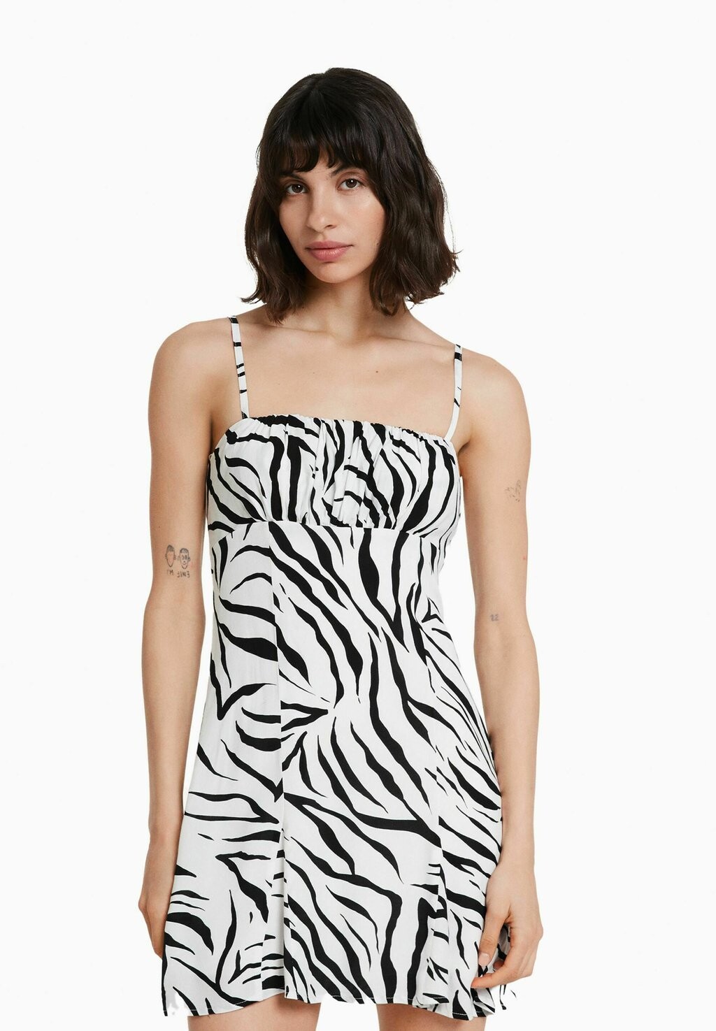 

Летнее платье Bershka, белый