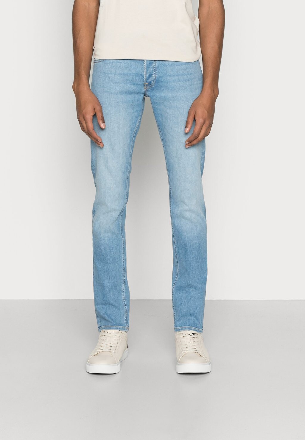 

Джинсы прямого кроя Jack & Jones