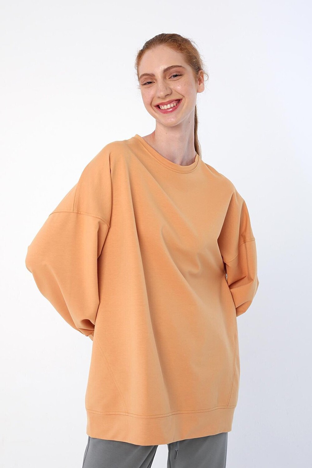 

Светло-желтый базовый свитшот Oversize из двух ниток с круглым вырезом ALL DAY