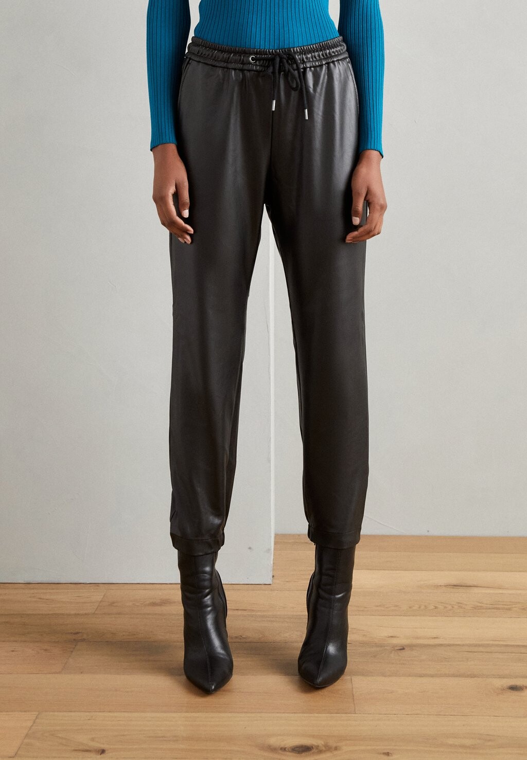 

Брюки Jogger edc by Esprit, черный