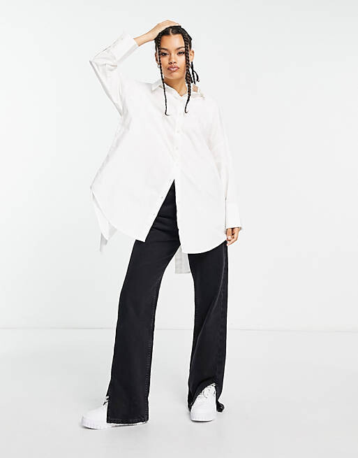 

Белая удлиненная рубашка с открытым завязками на спине Vero Moda Petite Aware