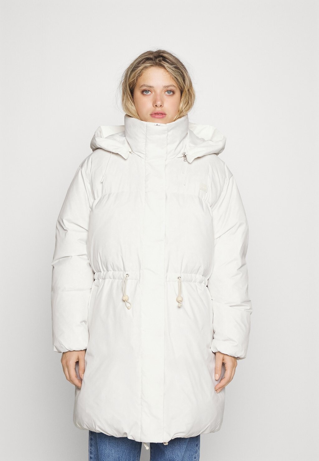 

Пуховик BUBBLE PUFFER Levi's, кремовый