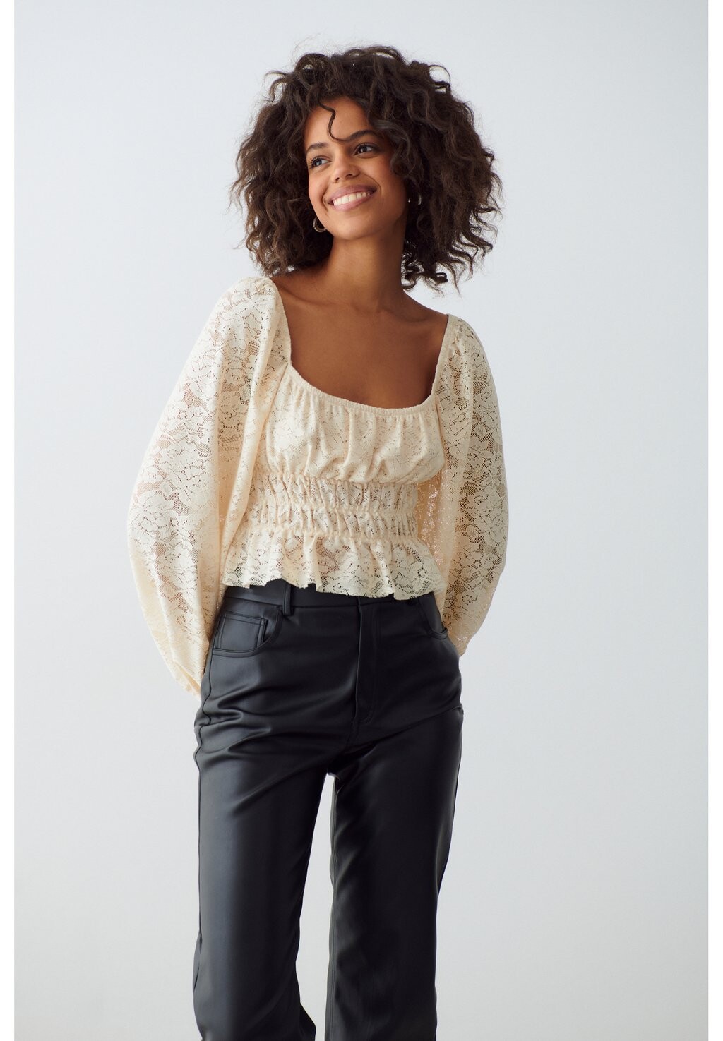 

Блузка Gina Tricot