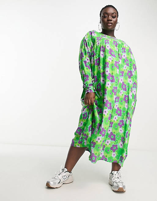 Свободное платье средней длины с зелено-фиолетовым цветочным принтом Native Youth Plus трауб маша замочная скважина