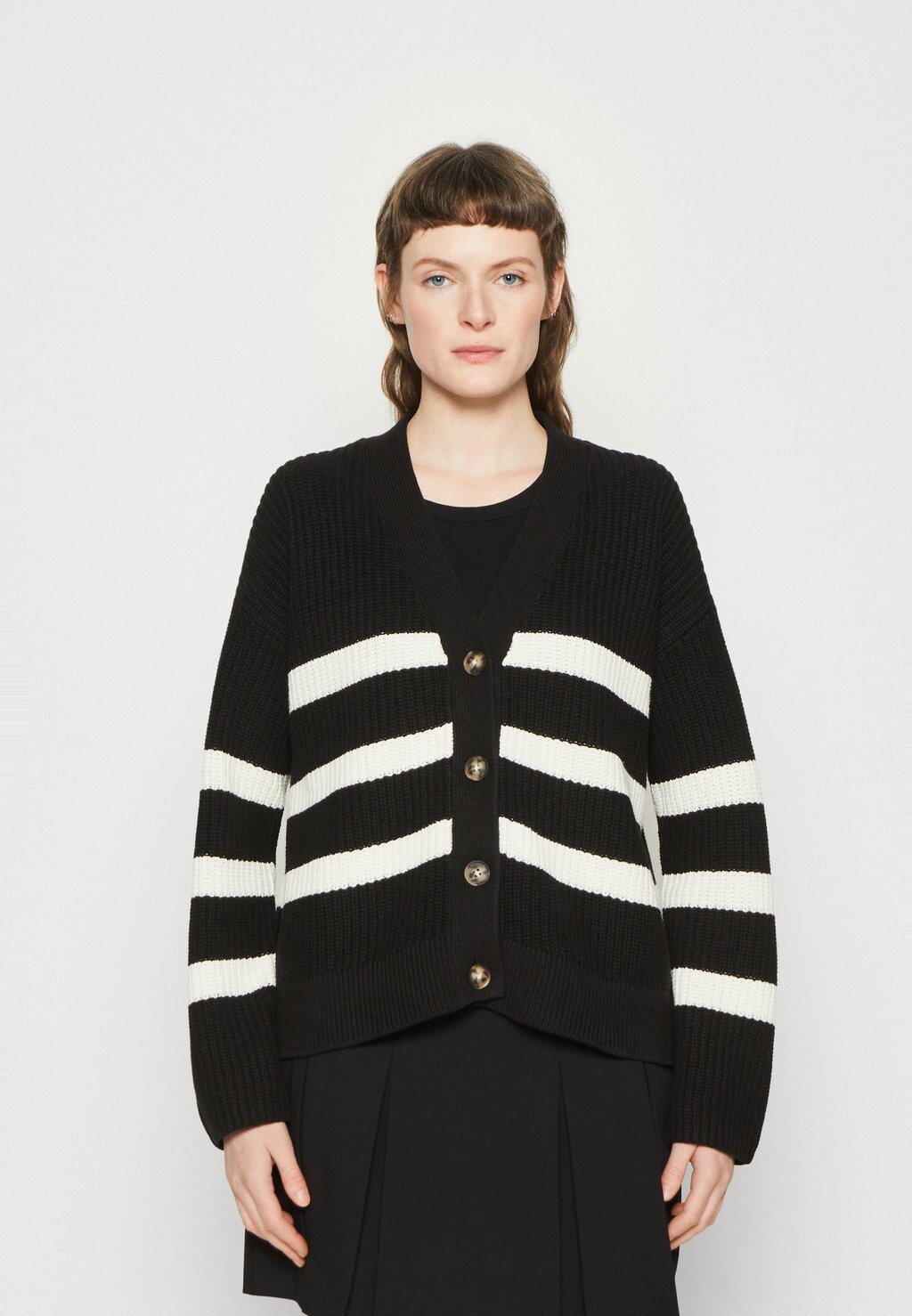 

Кардиган Selected Bloomie Ls V-Neck Noos, черный/белый