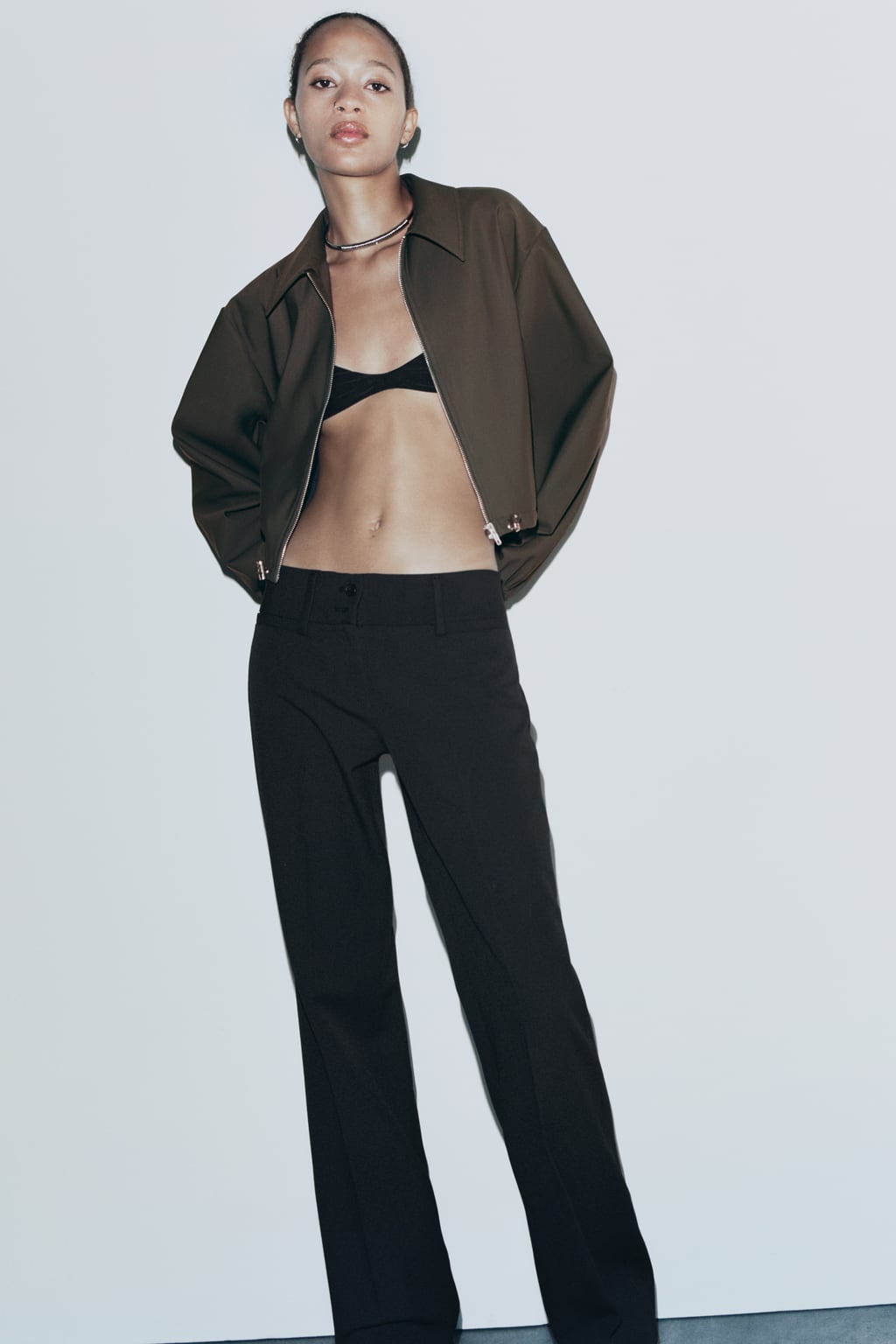 

Нейлоновая куртка ZARA, хаки