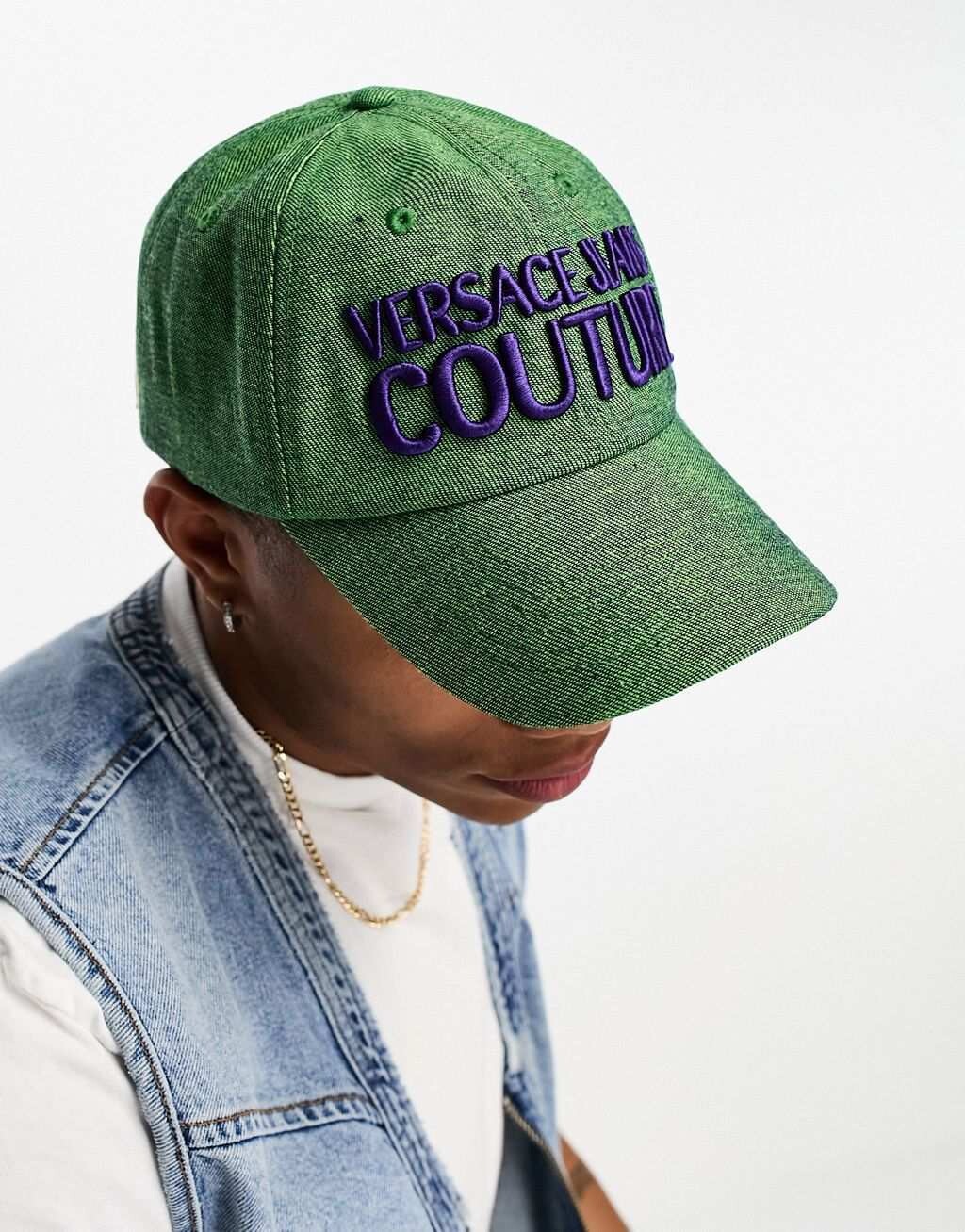 

Зеленая кепка с логотипом Versace Jeans Couture