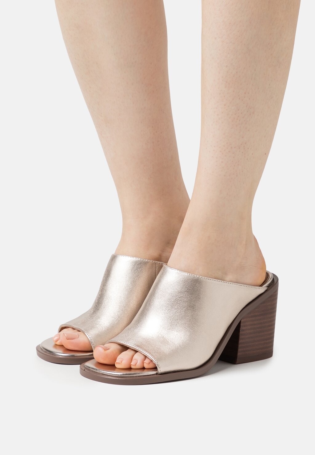 

Шлепанцы Marks & Spencer