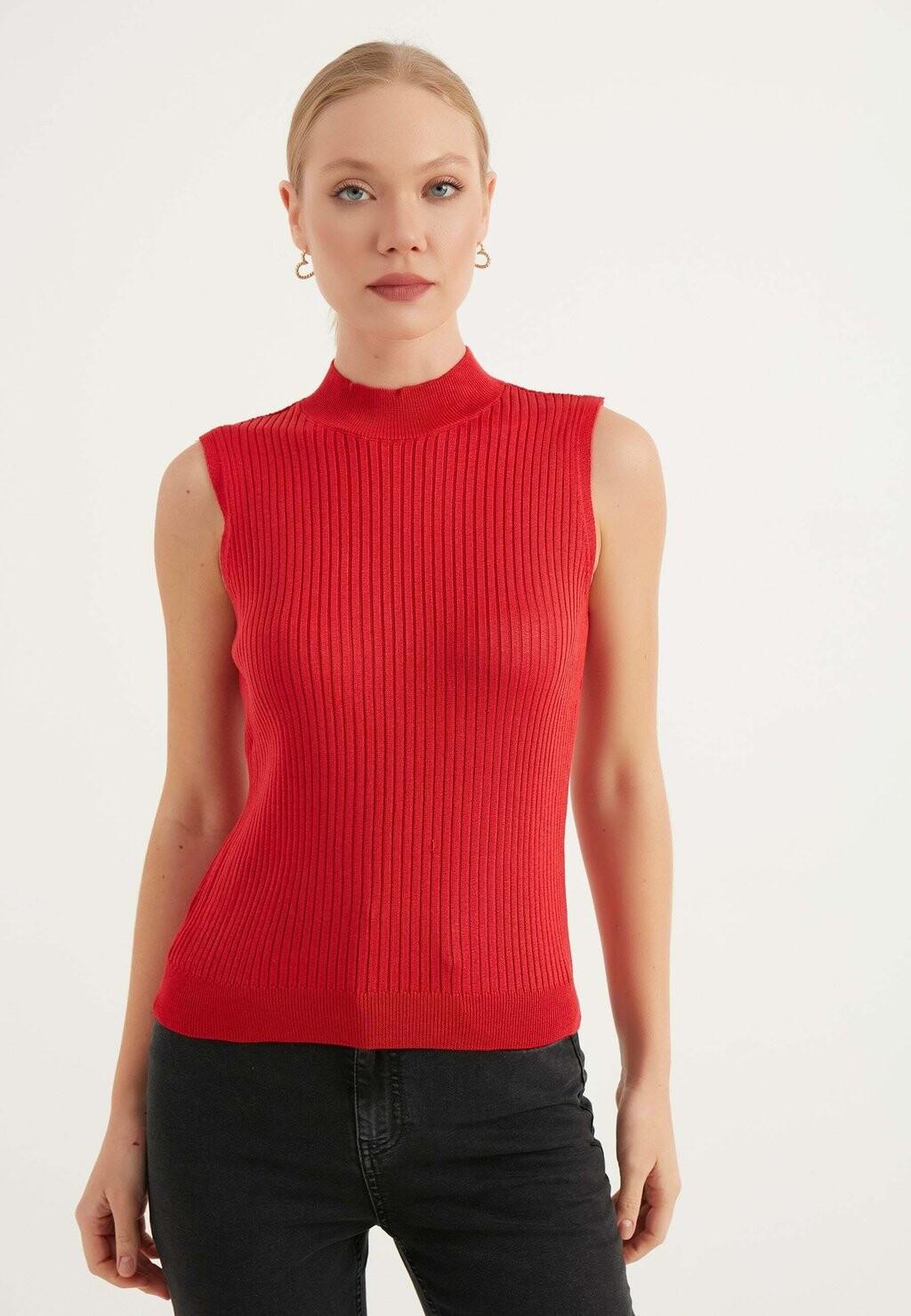 

Топ SLEEVELESS Herita, цвет red