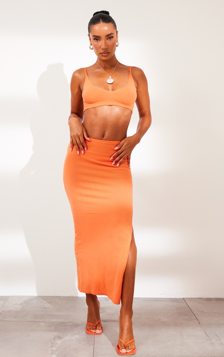 PrettyLittleThing Оранжевая мягкая трикотажная юбка мидакси с разрезом prettylittlething оранжевая трикотажная юбка мидакси в широкую рубчику