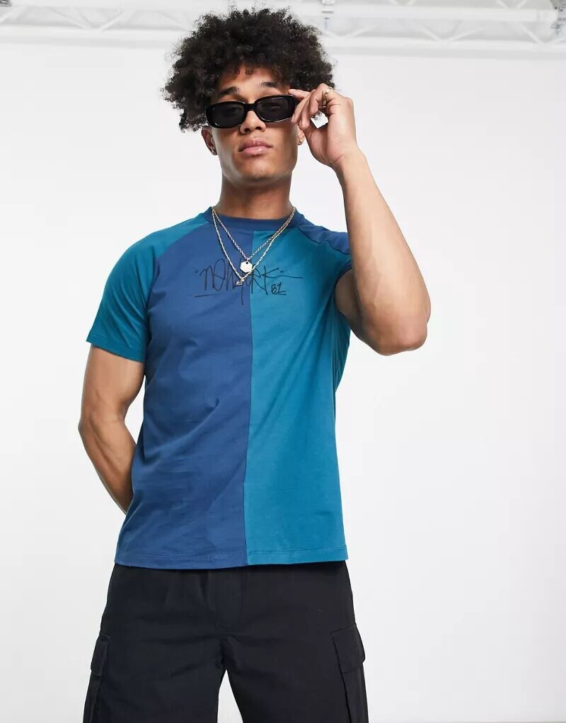 

Синяя футболка с цветными блоками ASOS и принтом «Нью-Йорк»