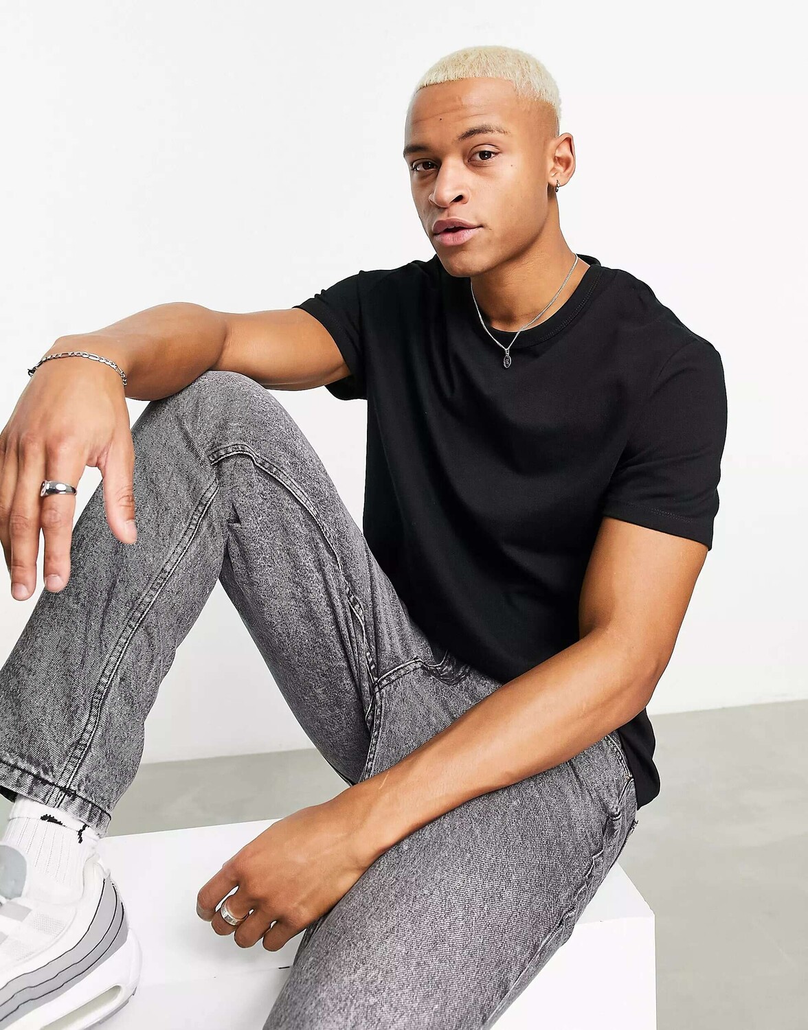 

Черная непринужденная футболка премиум-класса ASOS, Черный
