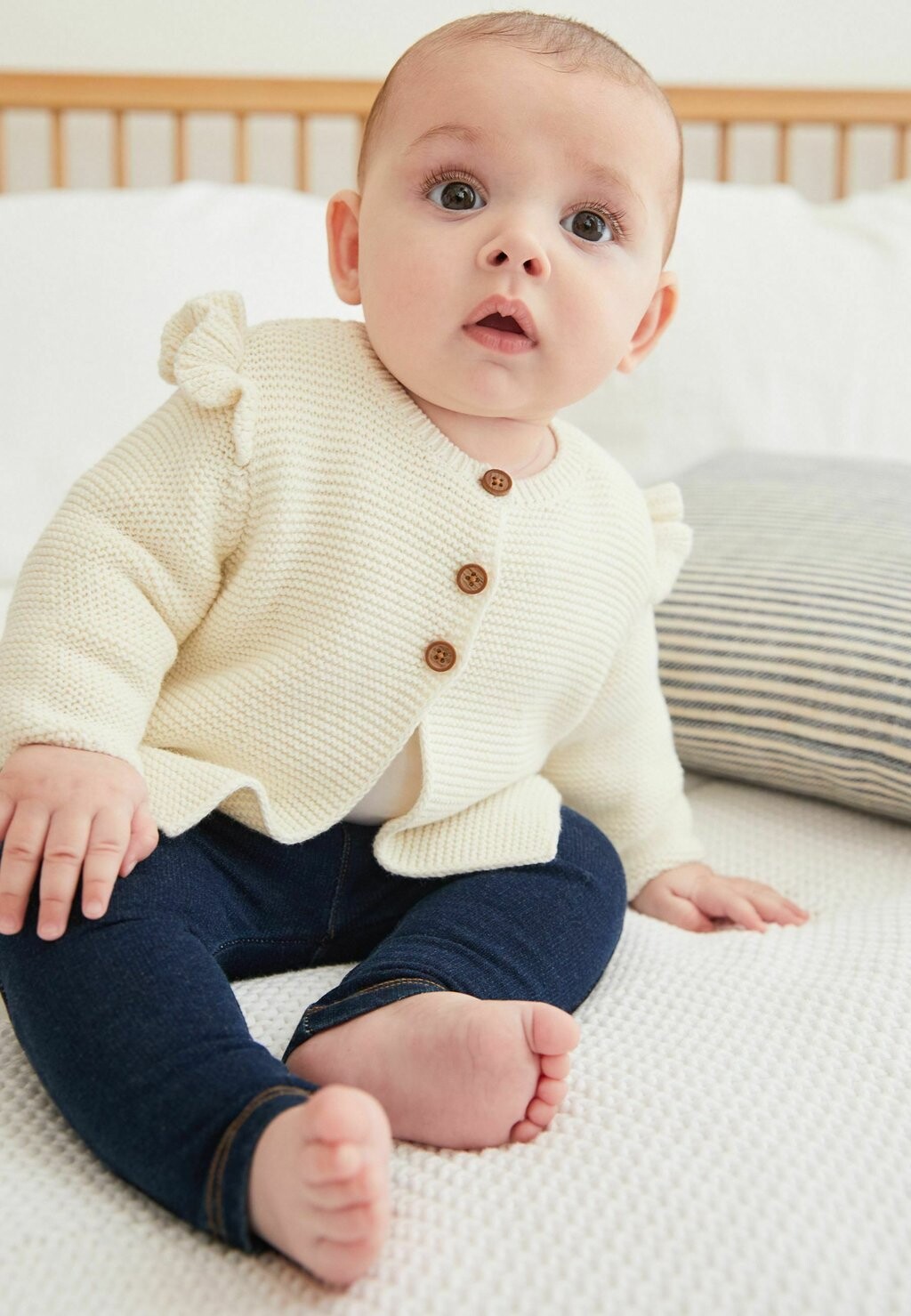 

Кардиган FRILL SHOULDER KNITTED BABY CARDIGAN Next, цвет cream
