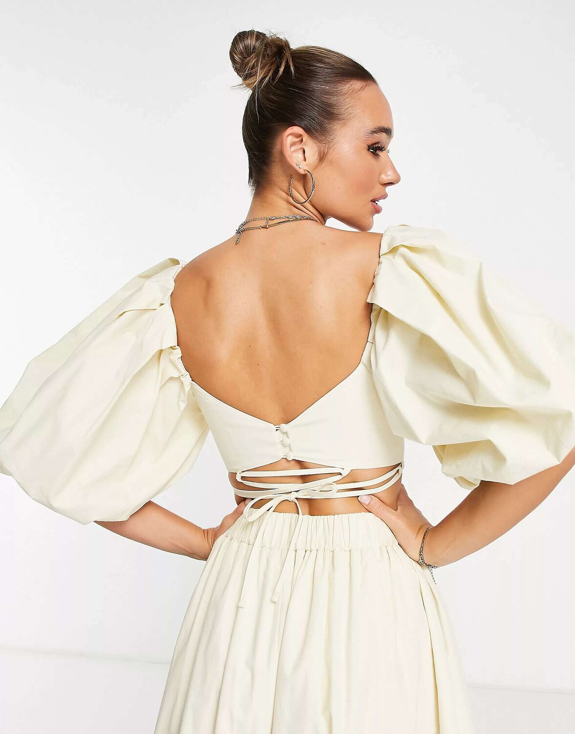 

Укороченный хлопковый топ с объемными рукавами ASOS