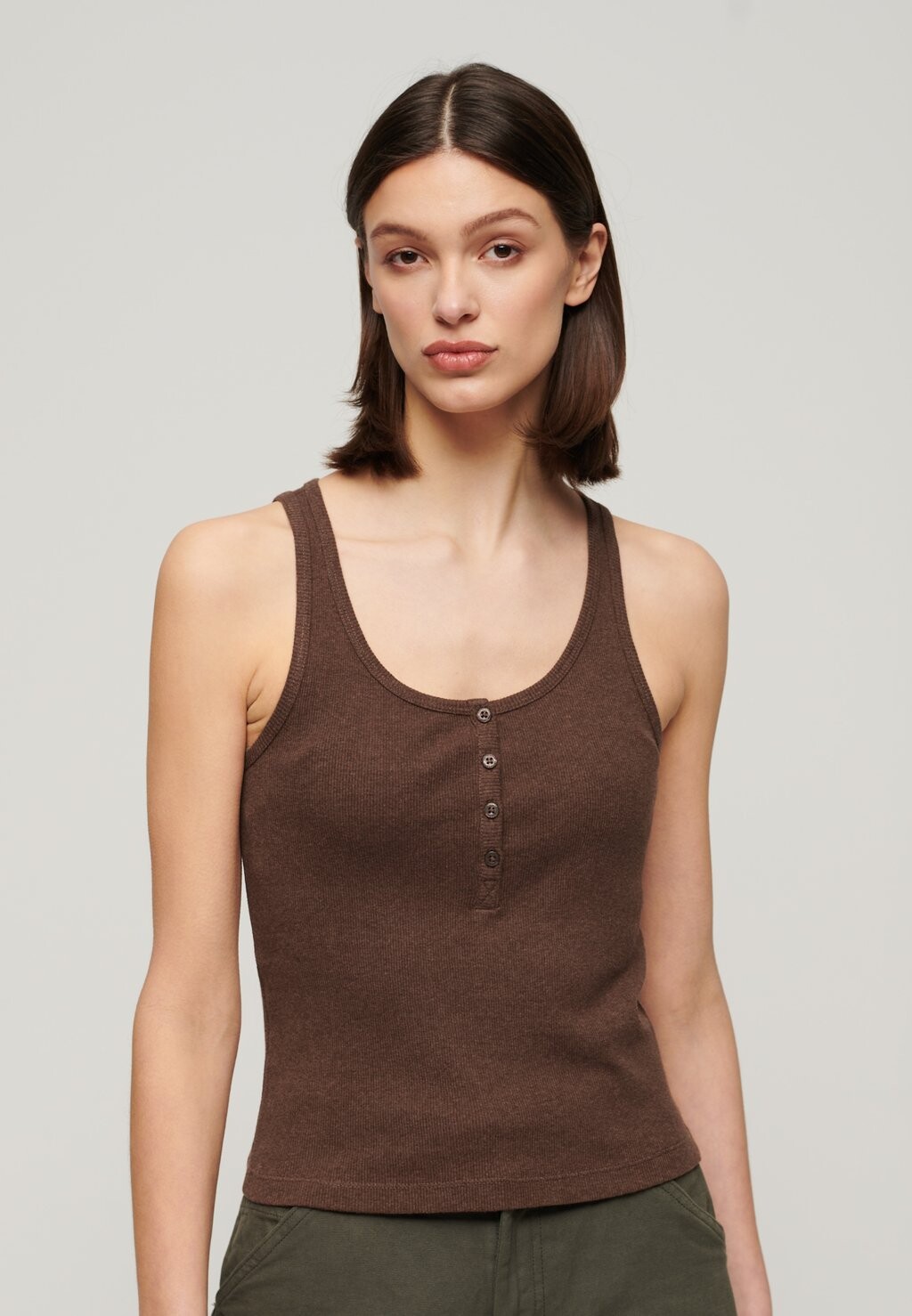 

Топ ATHLETIC ESSENTIALS BUTTON Superdry, цвет dark chocolate brown marl