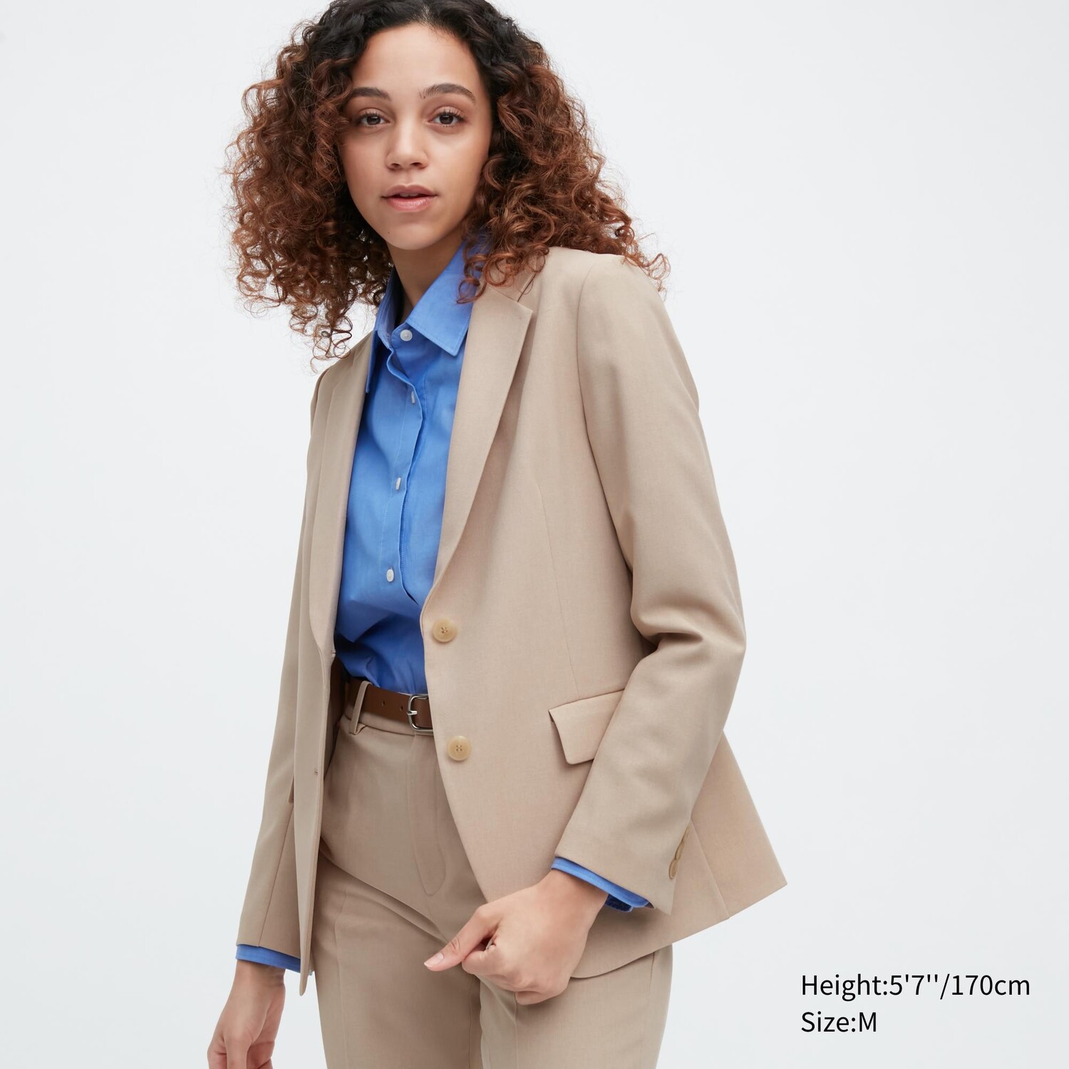 

Куртка AirSense — в сочетании с брюками UNIQLO, бежевый