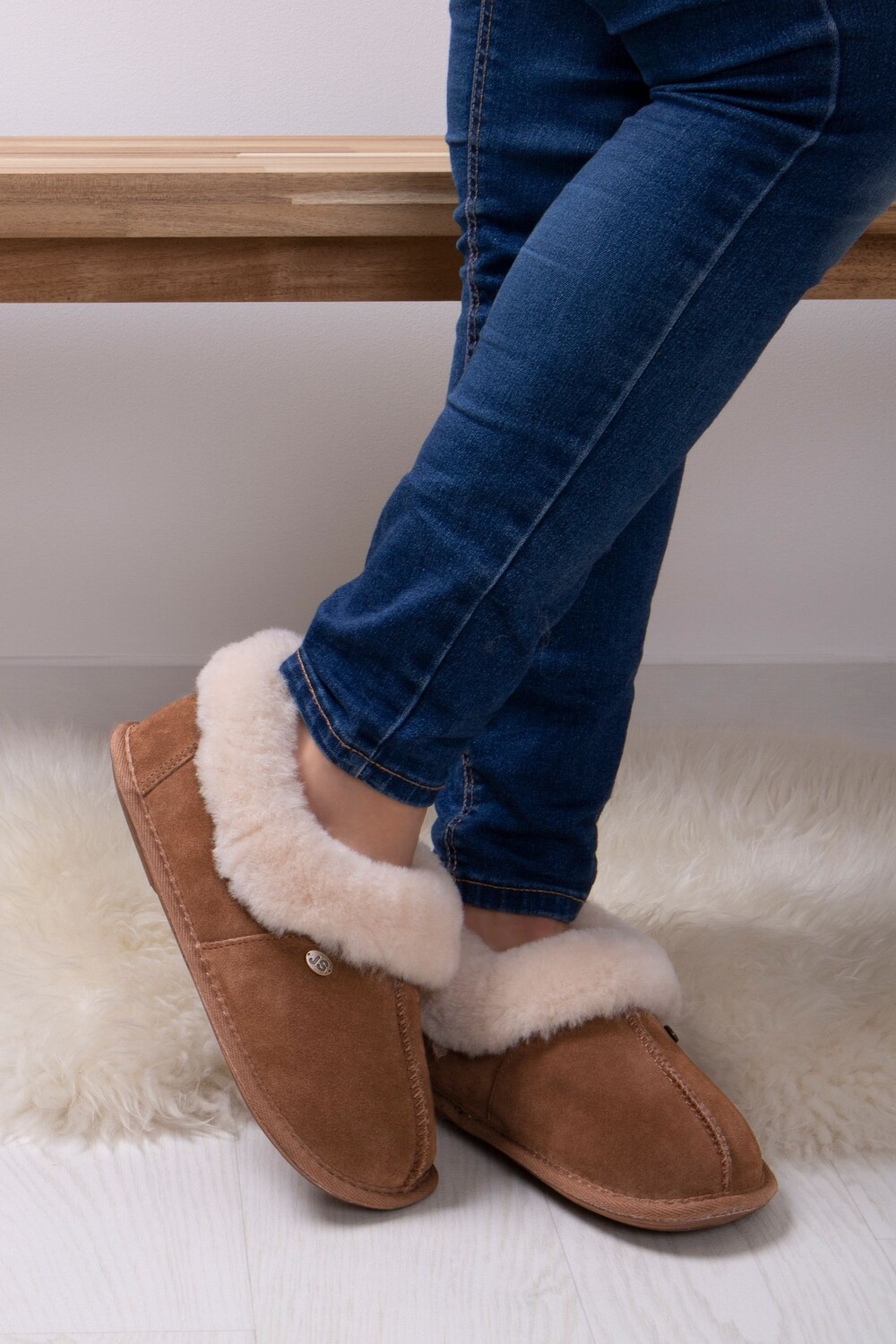 

Классические женские тапочки из овчины Just Sheepskin, коричневый