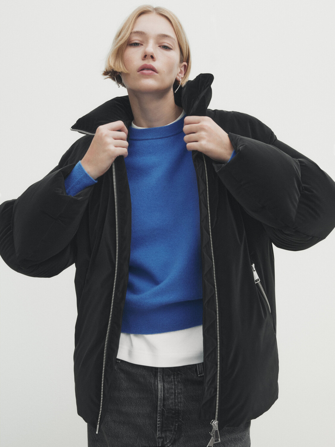 

Куртка с эффектом атласа с наполнителем пух и перья Massimo Dutti, черный