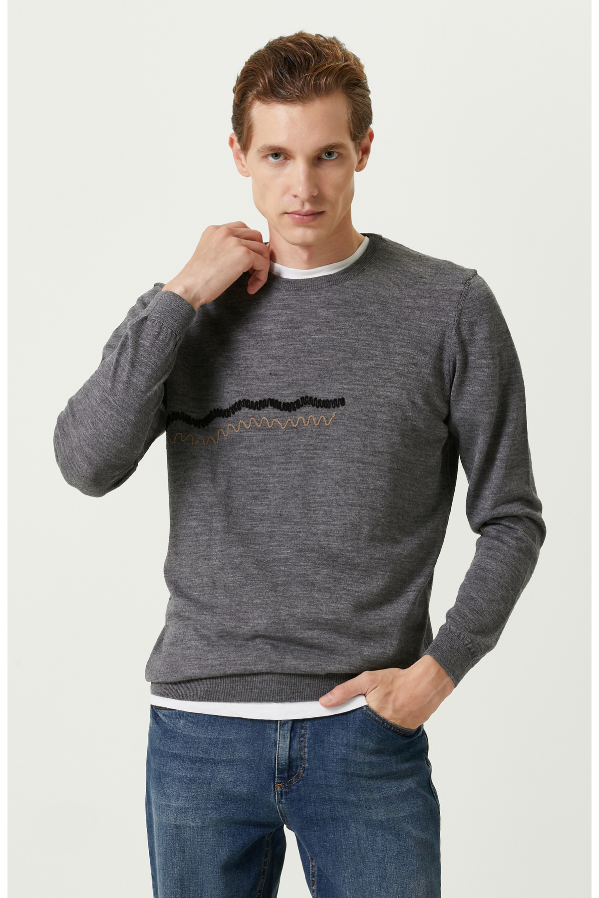 Серый свитер с детальной вышивкой Network, серый