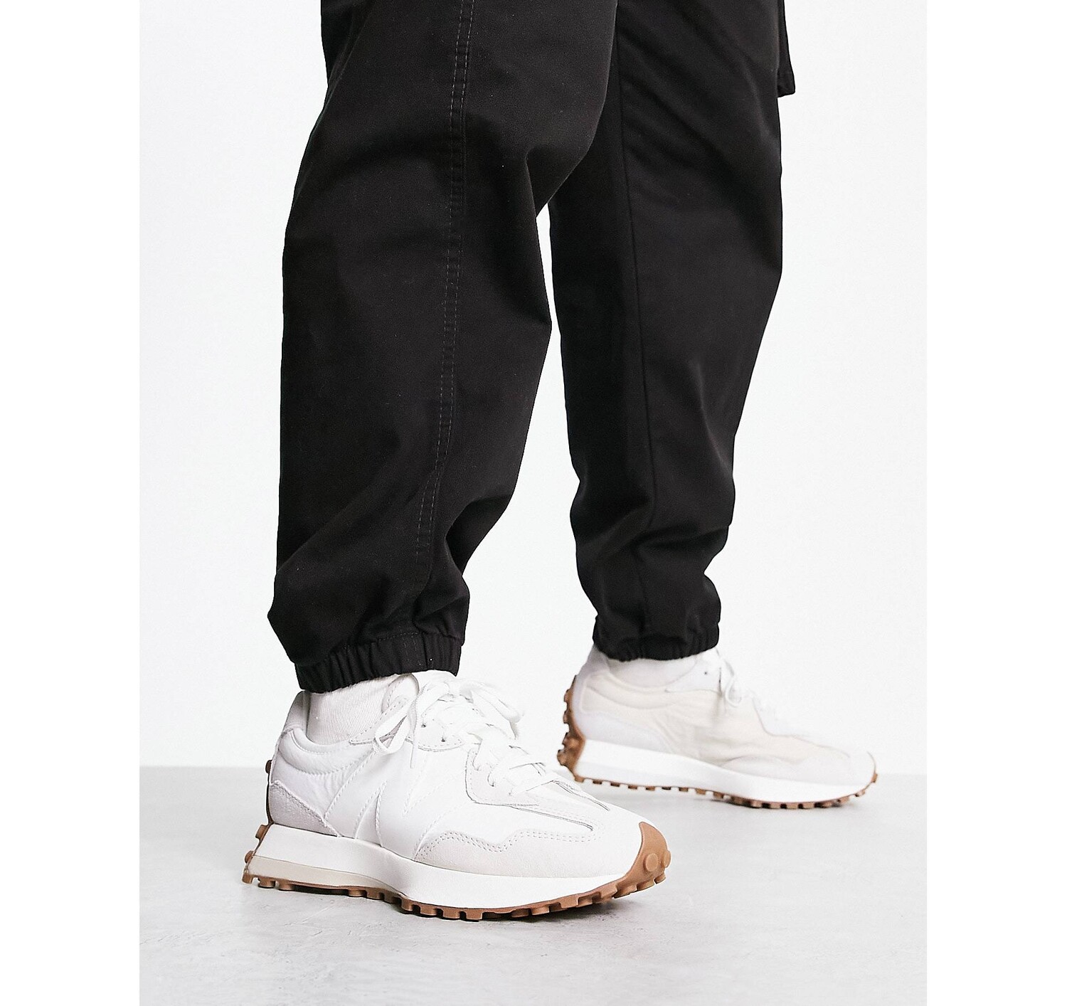 

Кремовые кроссовки New Balance 327