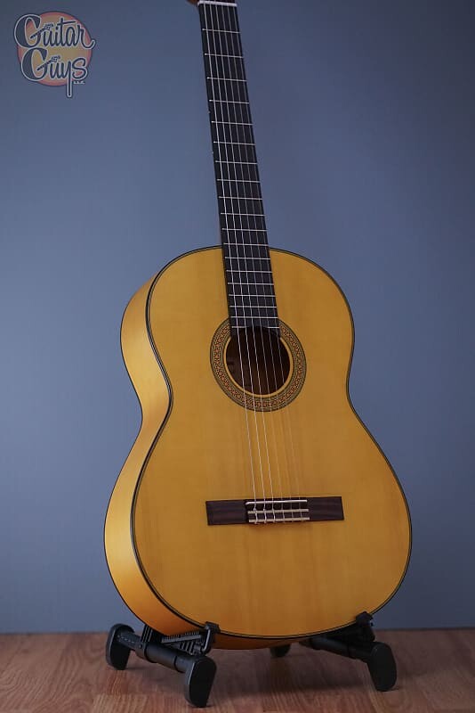 

Акустическая гитара Yamaha CG172SF Nylon String Flamenco Satin Natural Demo