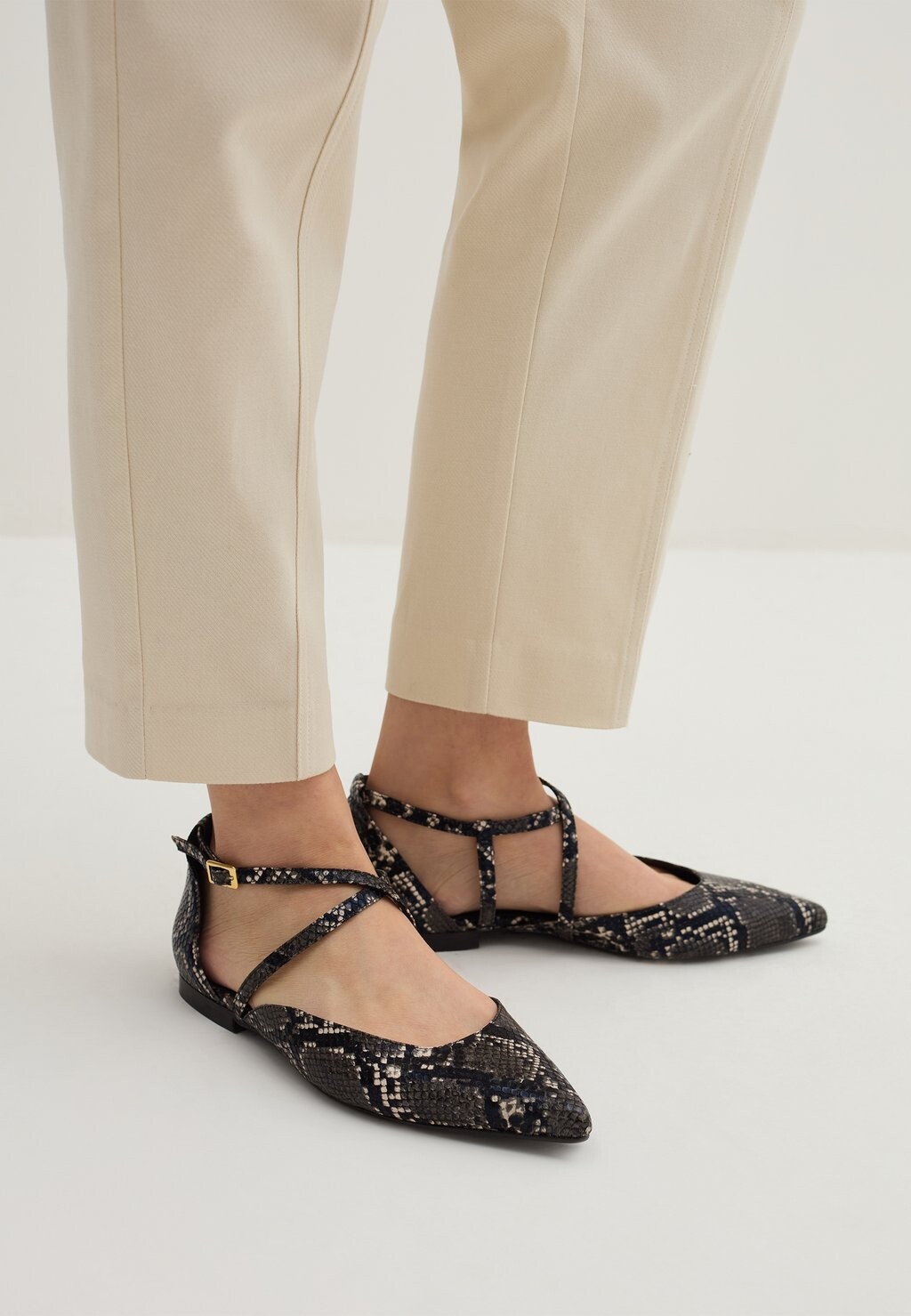 

Балетки с ремешком Flats With Pointed Toe And Print Stefanel, мультиколор