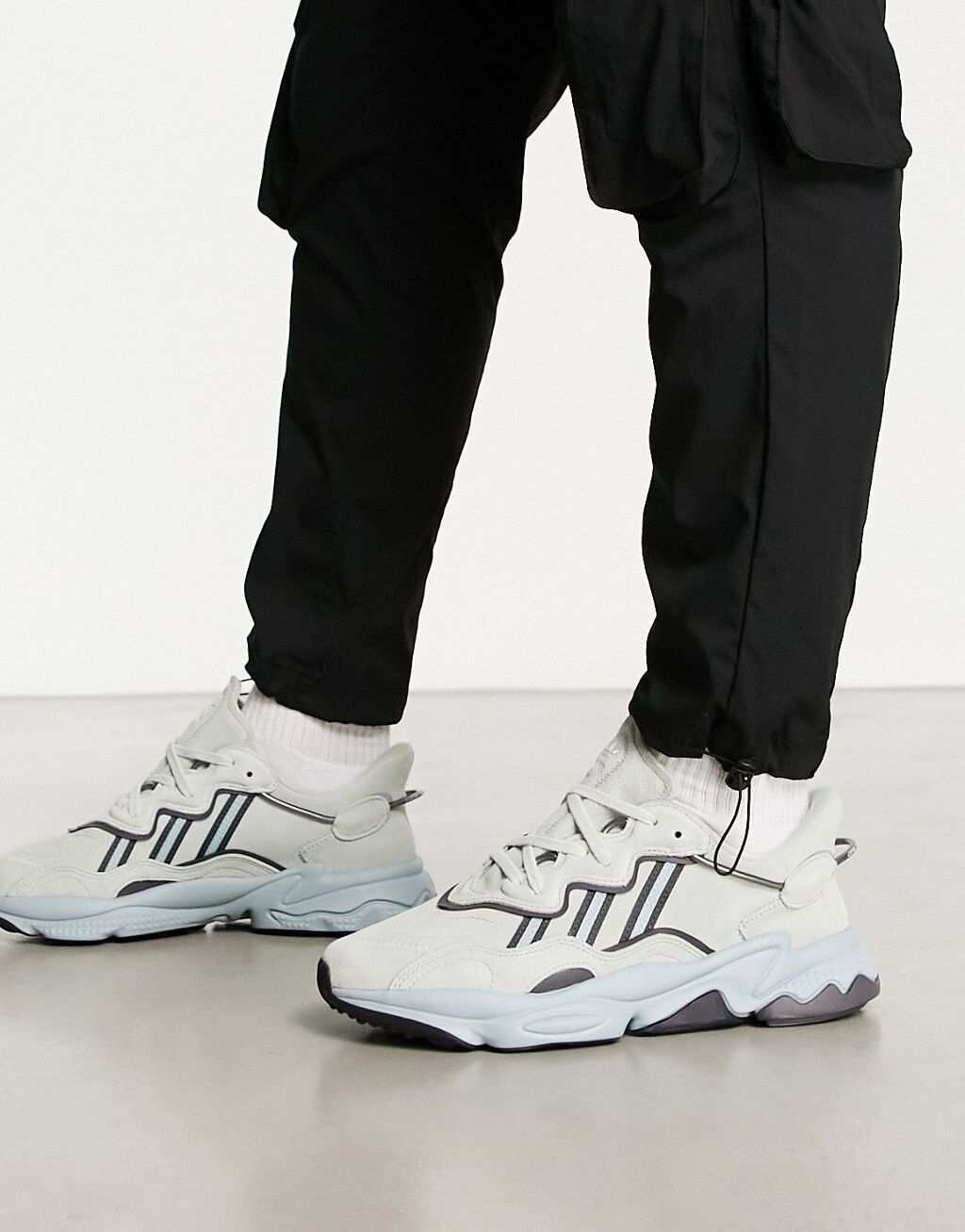 

Синие кроссовки adidas Originals Ozweego