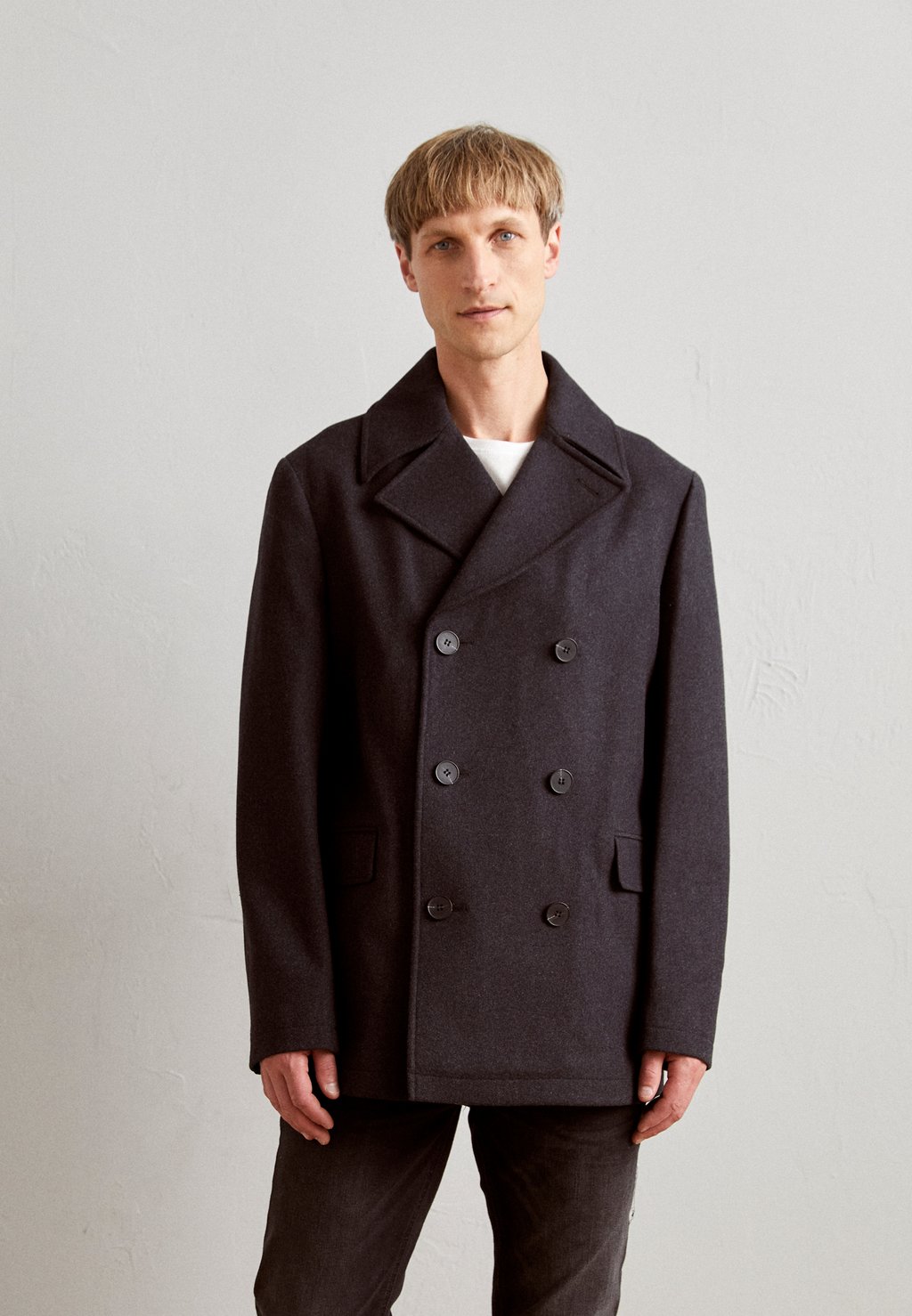 Пальто классическое Peacoat Isaac Dewhirst, цвет charcoal grey