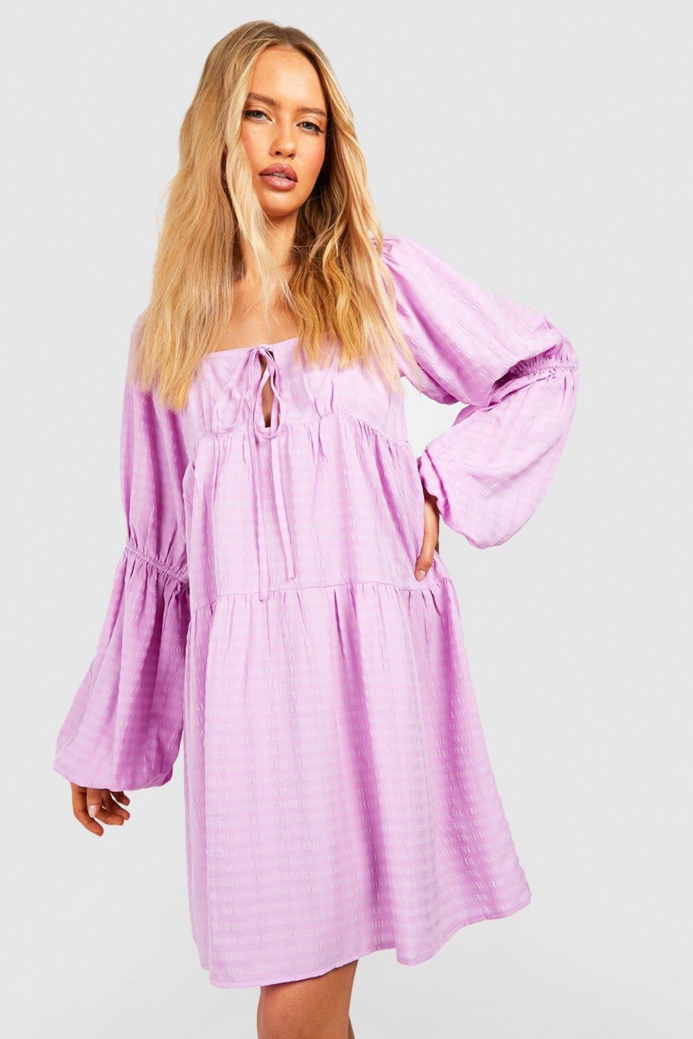 

Высокое платье из текстурной структуры с рукавами и пуховыми рукавами Boohoo, сиреневый