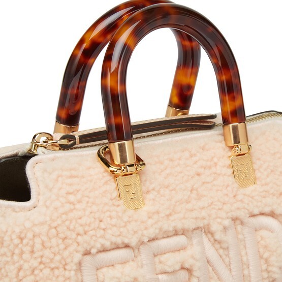 

Кстати Мини Fendi, розовый