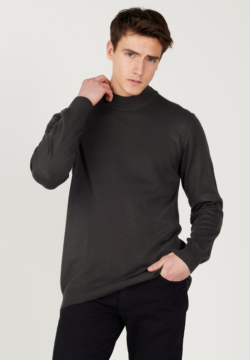 

Вязаный джемпер STANDARD FIT BASIC MOCK TURTLENECK AC&CO / ALTINYILDIZ CLASSICS, цвет anthracite