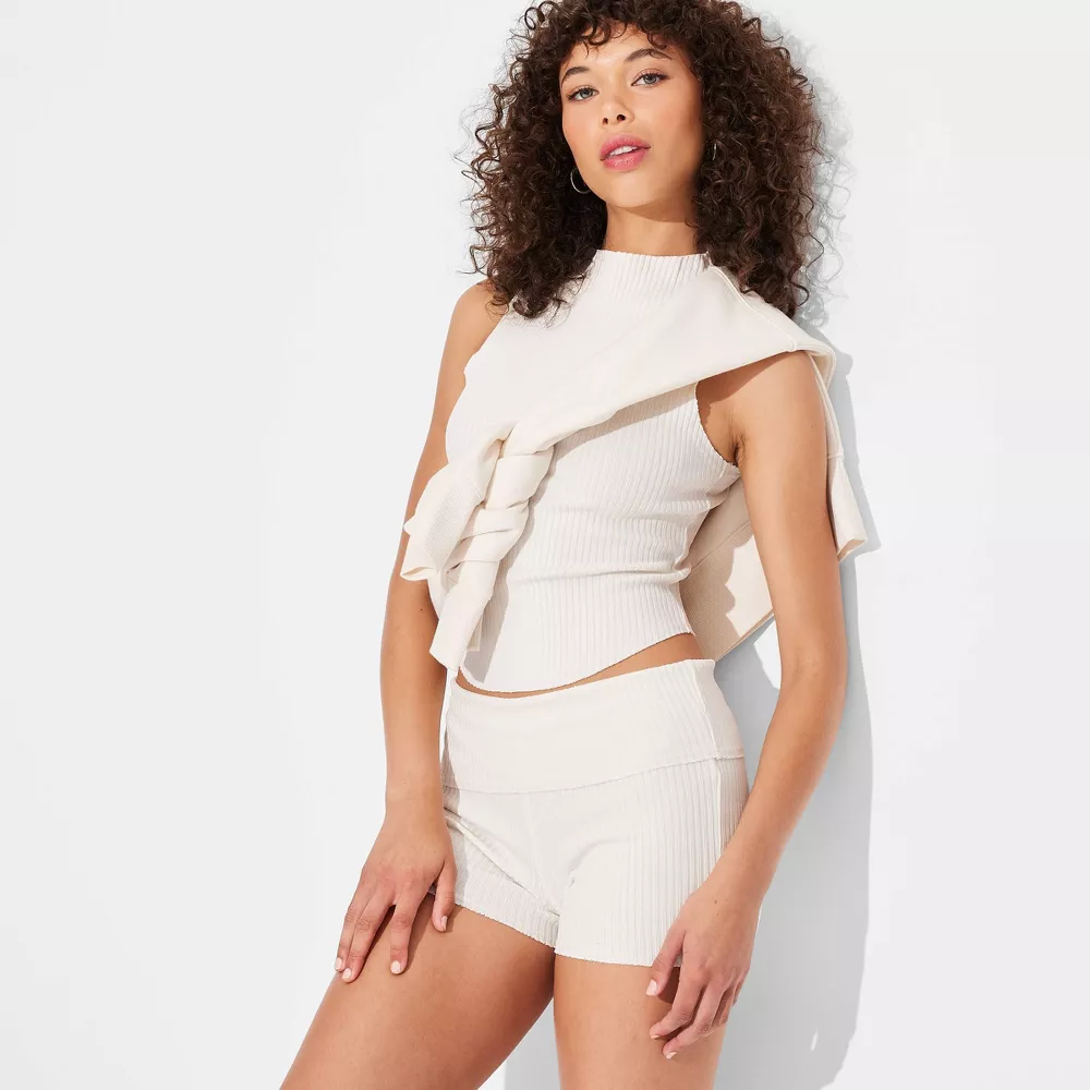 

Женские шорты средней посадки с резинкой и отворотом на талии - Wild Fable, цвет Off-White