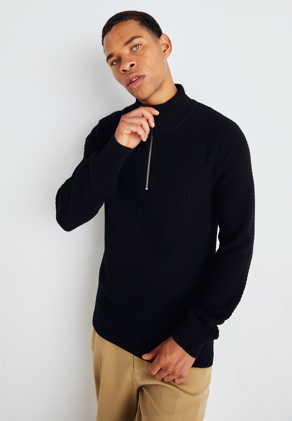 

Свитер SLHTHIM STRUCTURE HALF ZIP Selected, черный