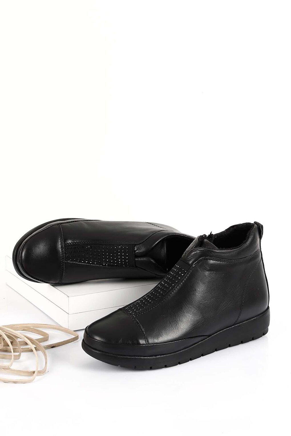 Женские ботинки из натуральной кожи с круглым носком на молнии 77010 GÖNDERİ(R)