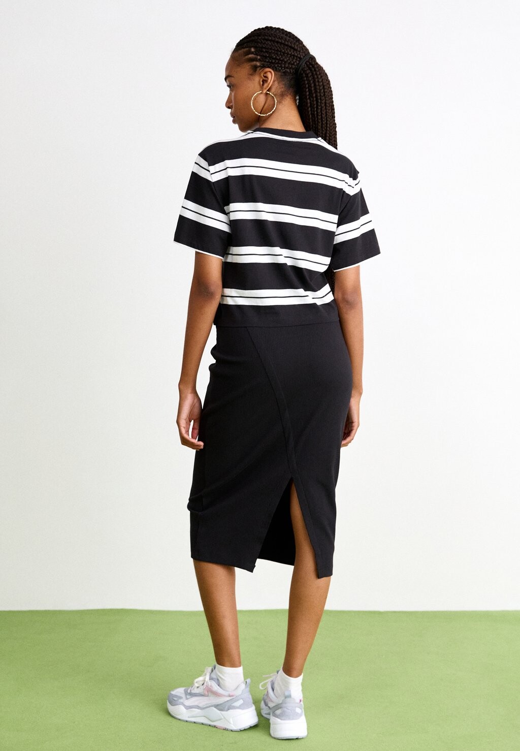 

Принт на футболке SQUAD STRIPED TEE Puma, черный