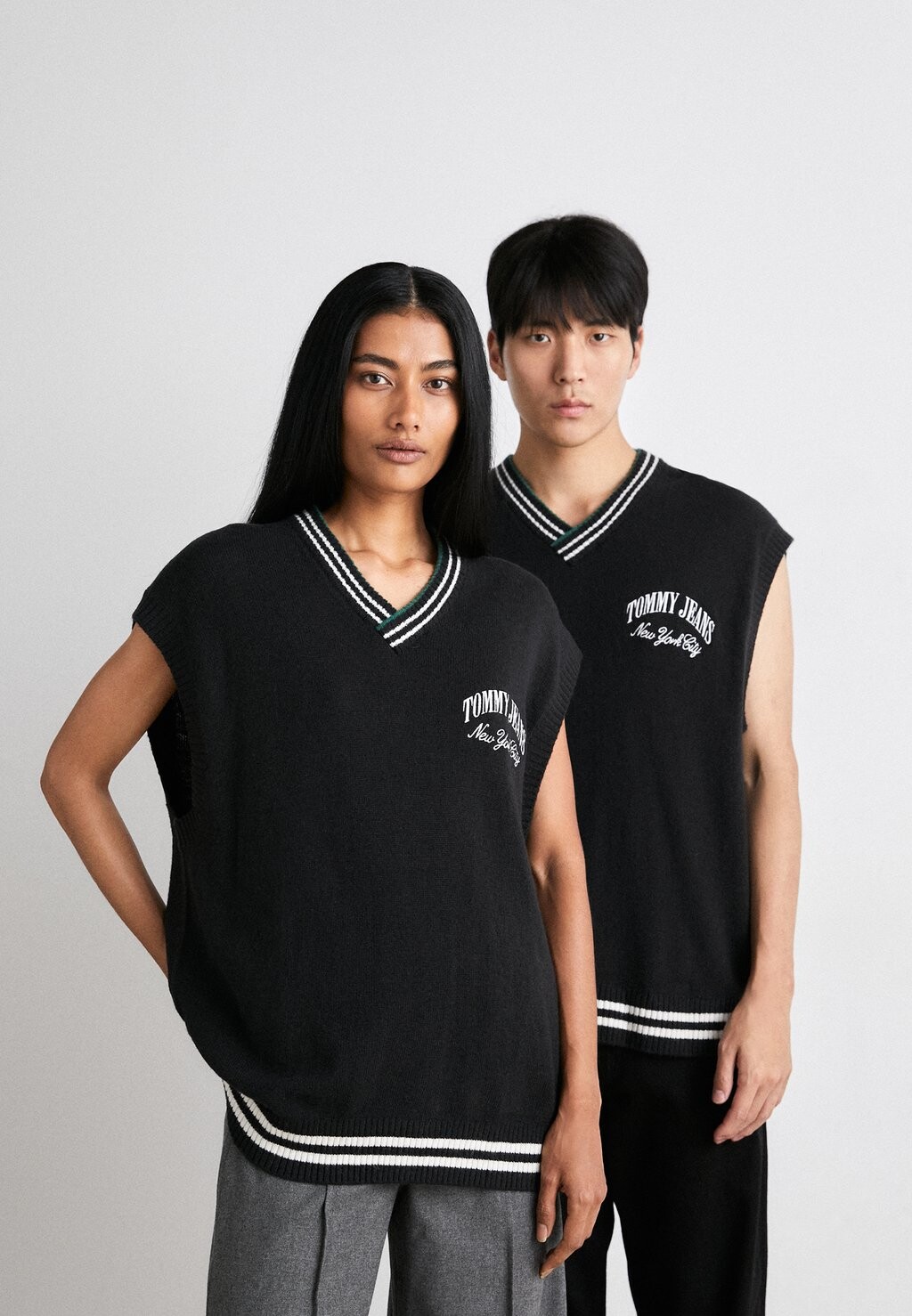

Свитер VARSITY VEST UNISEX Tommy Jeans, черный