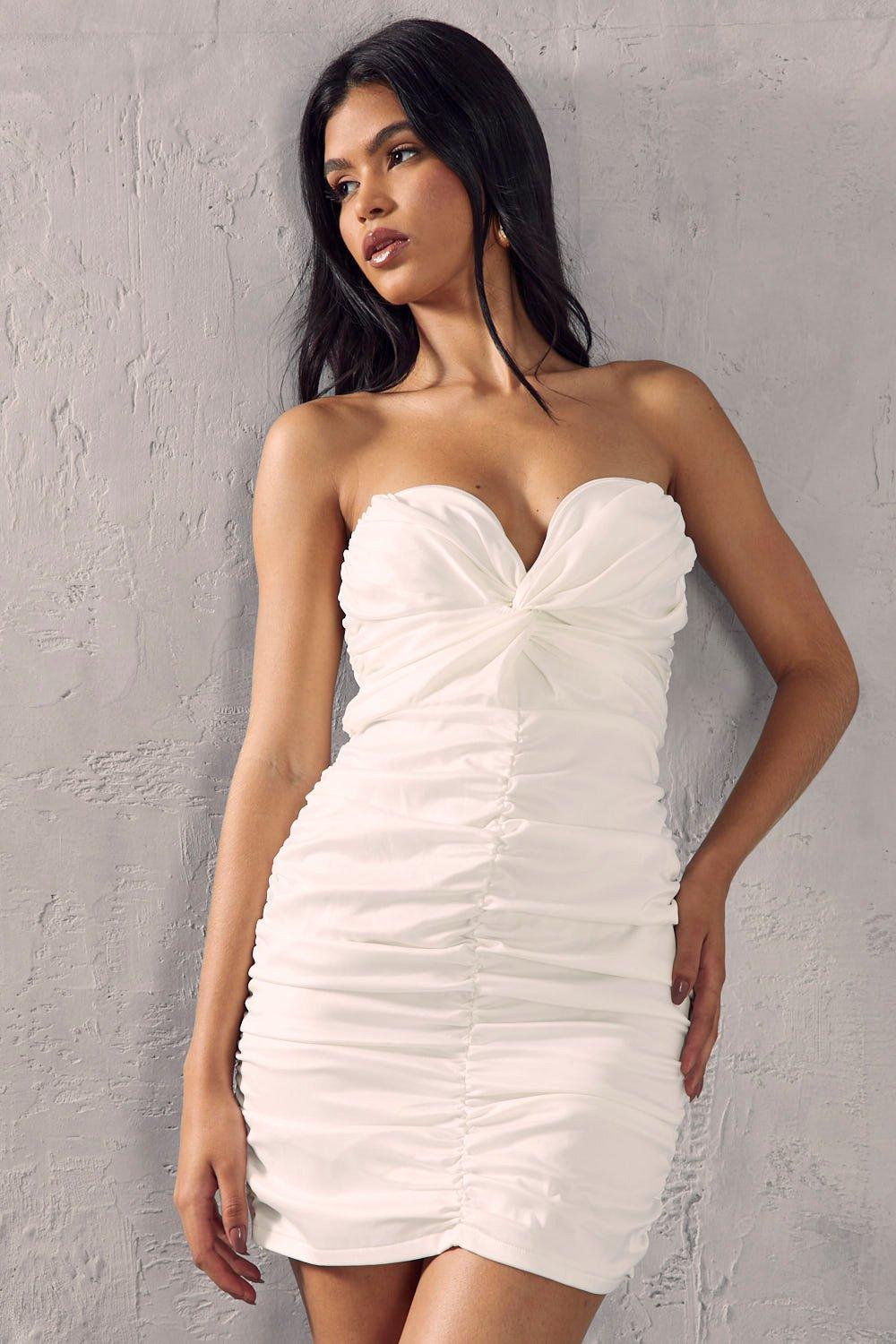 цена Атласное мини-платье бандо с вырезом в форме сердца и рюшами MISSPAP, белый