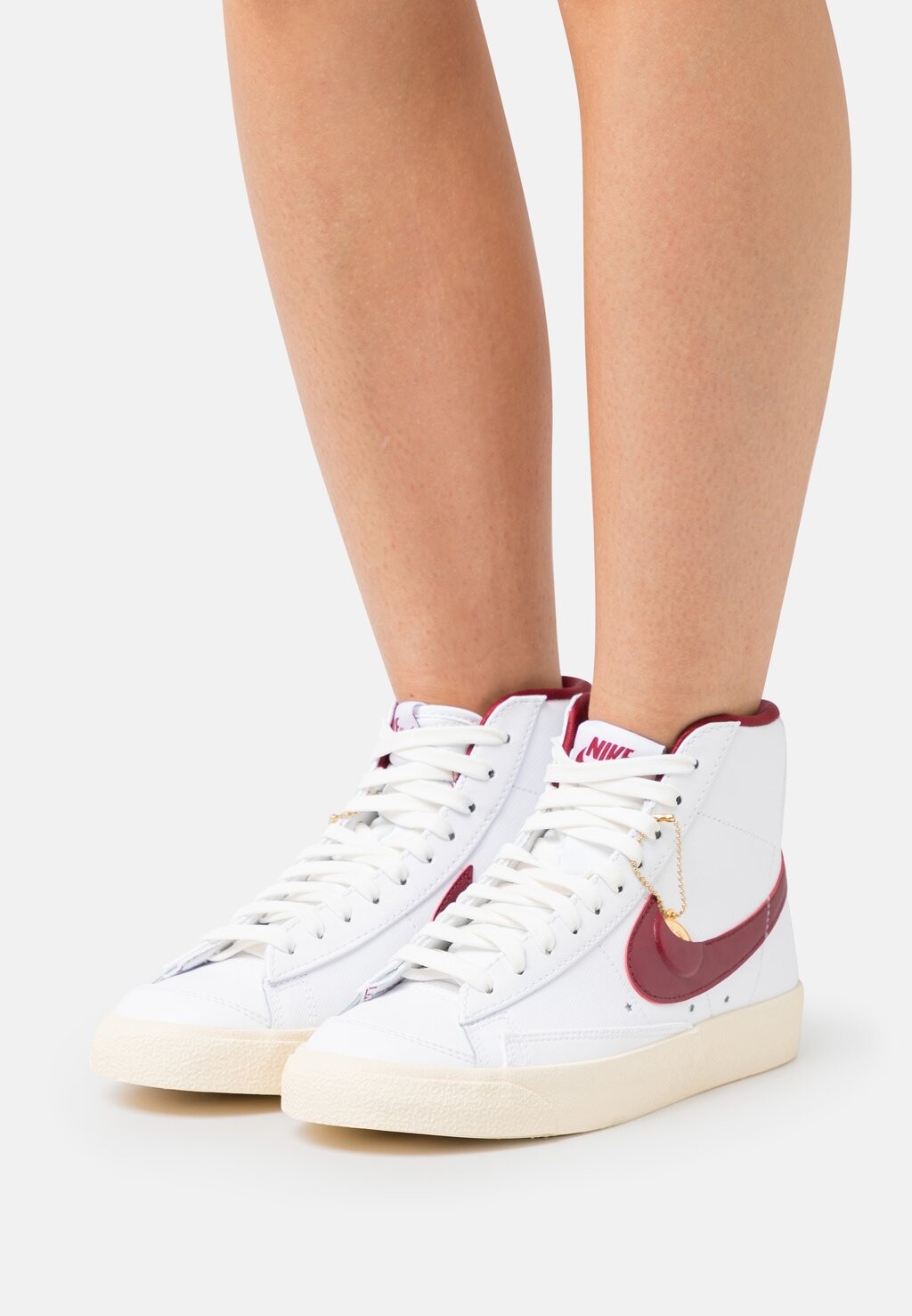 

Кроссовки Nike W Blazer Mid 77 Se, белый / командно-красный