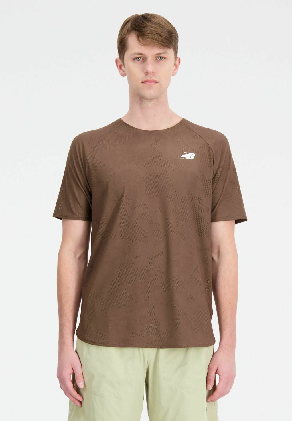

Базовая футболка Q Speed New Balance, цвет dark mushroom