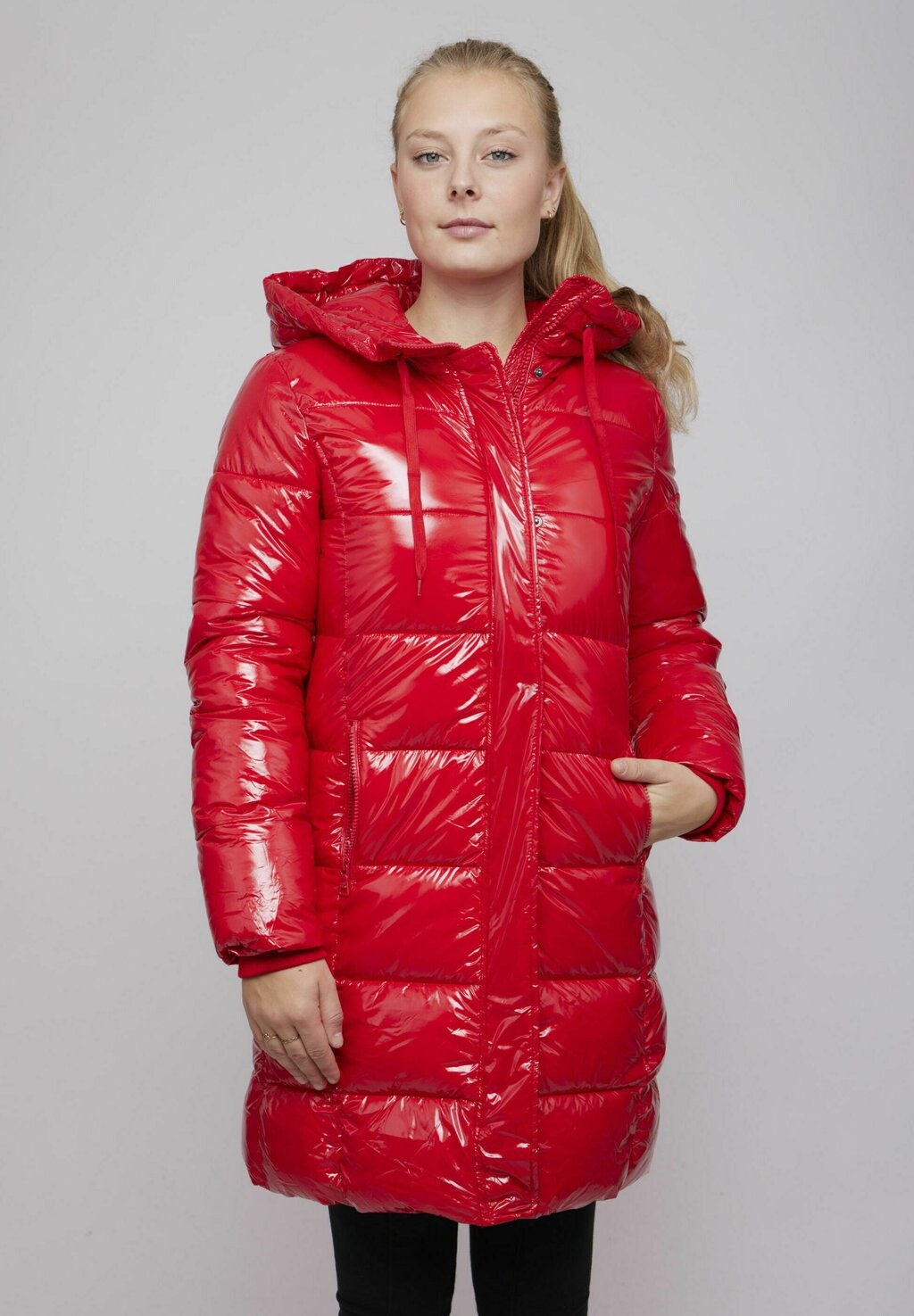 

Зимнее пальто LACKOPTIK VICCI Germany, цвет rot