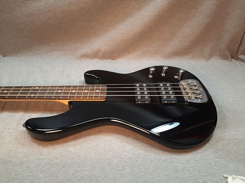 

Басс гитара G&L Tribute L2000 Black