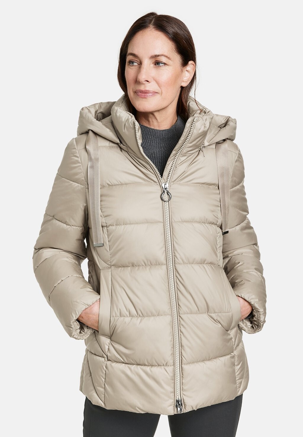 

Зимняя куртка MIT ABNEHMBARER KAPUZE UND 2-WEGE-REISSVERSCHLUSSS Gerry Weber, цвет crockery