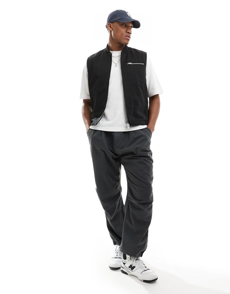 

Черный жилет в рабочей одежде Jack & Jones