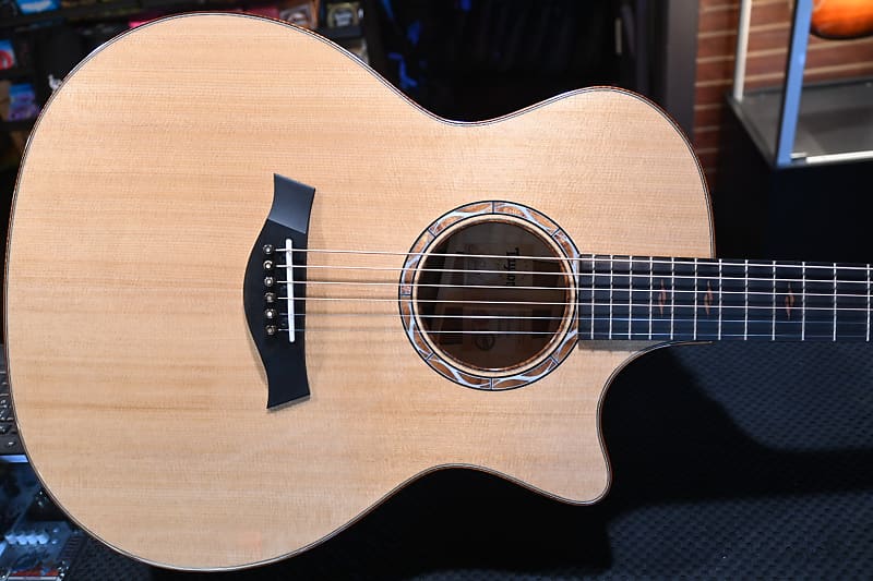 

Акустическая гитара Taylor Custom GA Grand Auditorium Catch #2 Torrefied Sitka Spruce/Maple #3122